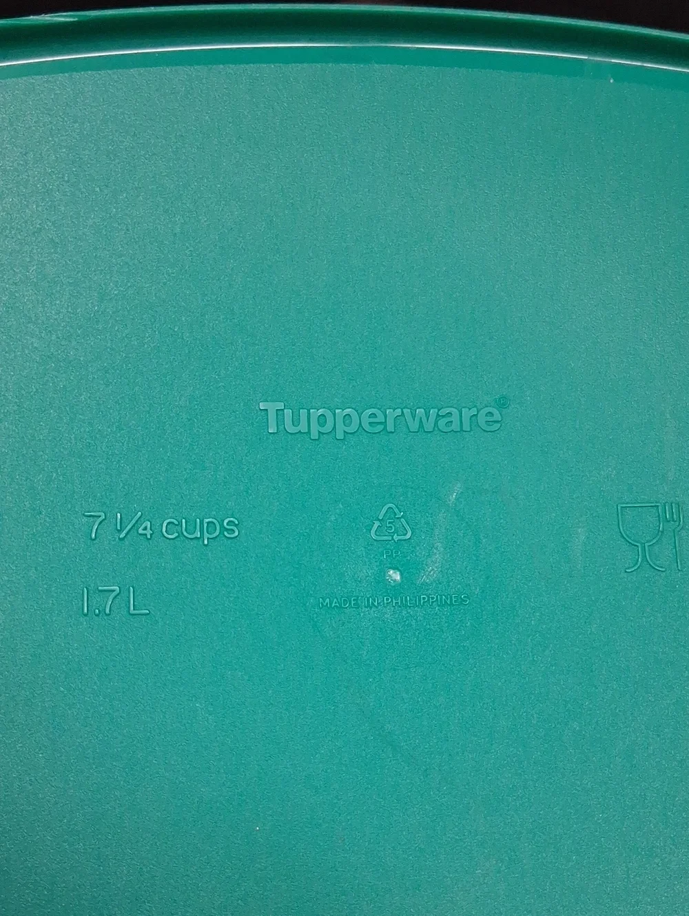 Tupperware 4 pc set, 7.25 Cup, 2 cup, & set 2 - 6 oz. containers‎